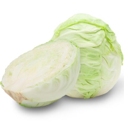 Coles de brucelas col verde entera mitad aislada blanco camino recortes